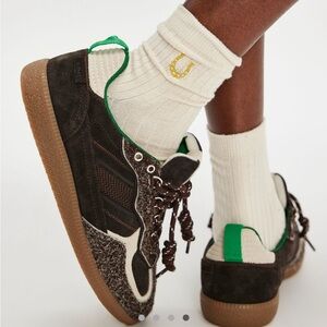 New In Box Alohas Sneakers